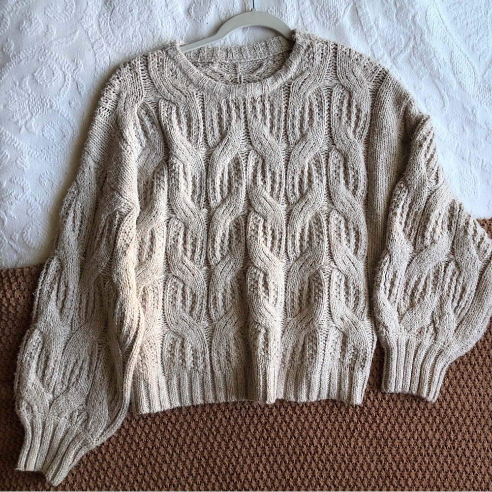 Beautiful vintage  oatmeal colored cable knit heavy
